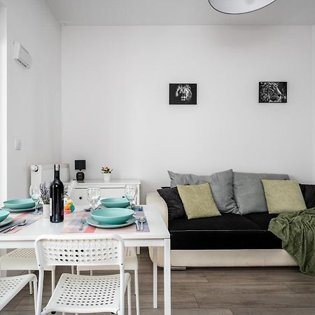 Apart D&K Free Parking Aleja Prymasa Tysiaclecia 83A Appartement Warschau Buitenkant foto